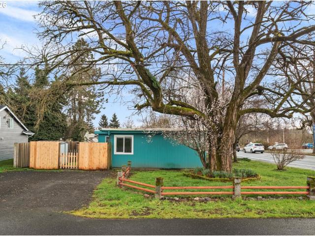 House for sale in Linwood, Milwaukie