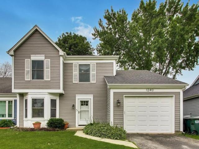 Townhouse for sale in Mundelein, Illinois