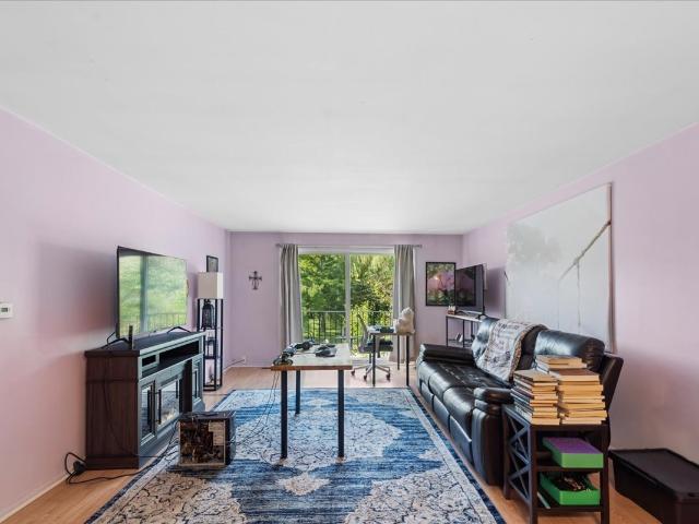 Condo for sale in Highland Park, Lake County