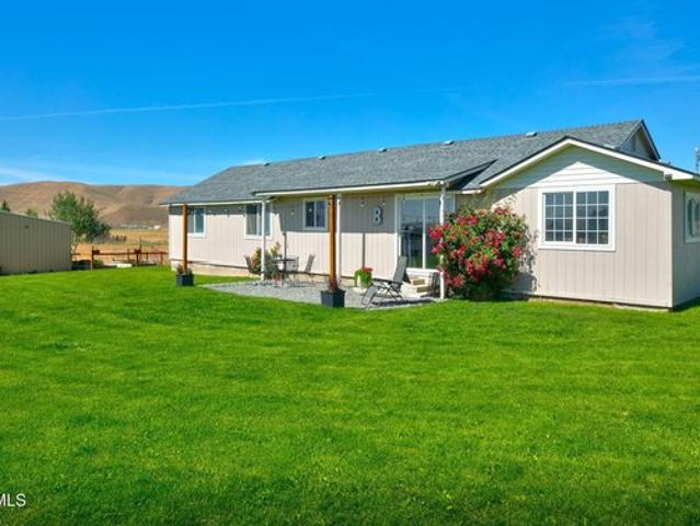 House for sale in Selah, Washington
