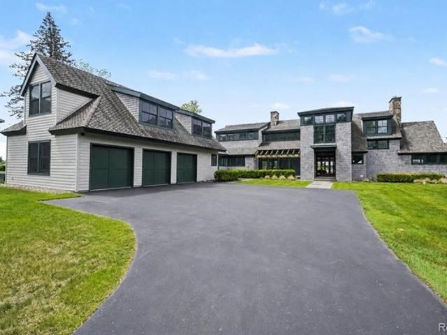 House for sale in Fenton, Michigan