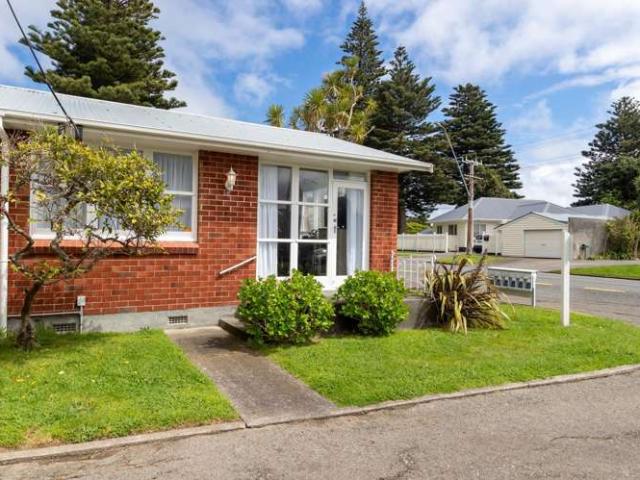 Apartment for sale in Eastbourne, Lower Hutt