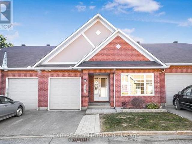 Townhouse for sale in Ottawa