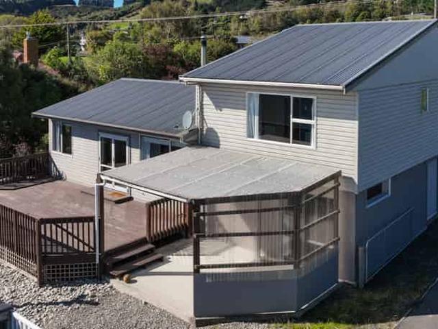 House for rent in Otakou