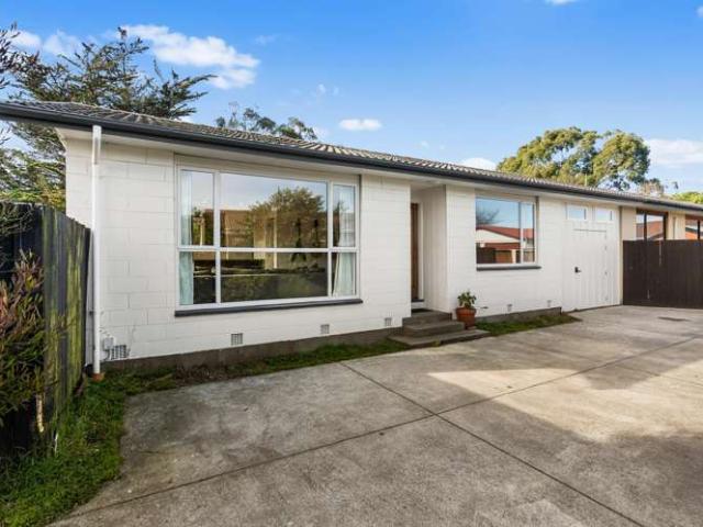 House for sale in Chaslands, Canterbury
