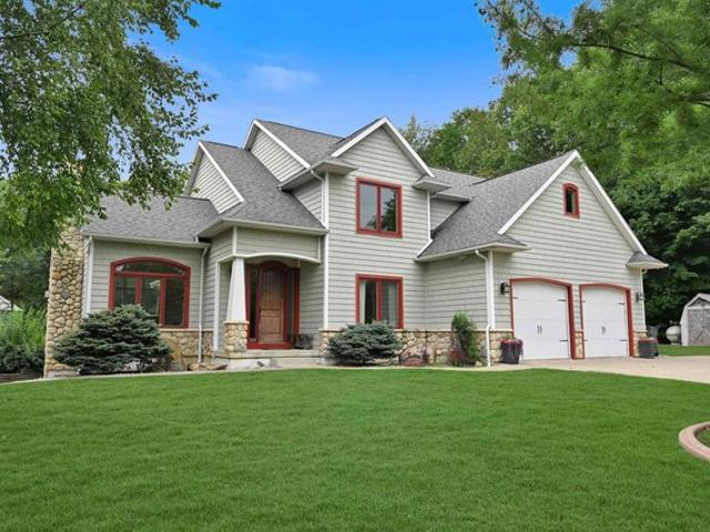 House for sale in Syracuse, Indiana