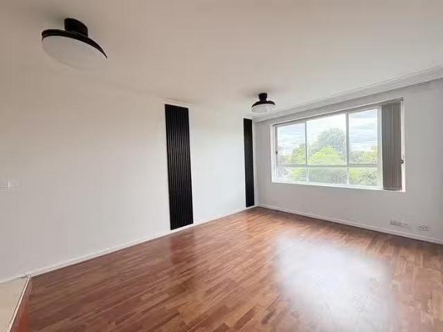 Apartment for rent in Sunshine