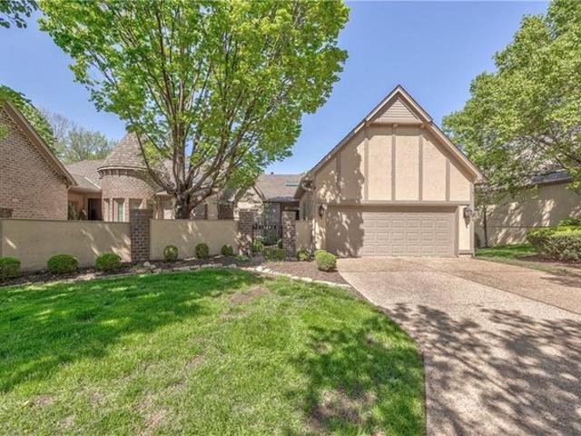 House for sale in Highlands Creek, Leawood