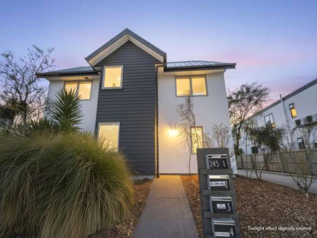 Townhouse for sale in Canterbury