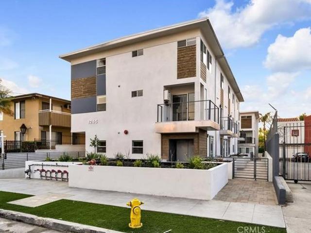Condo for sale in Canoga Park, California