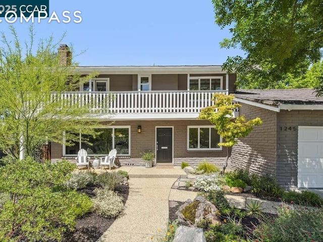 House for sale in Moraga