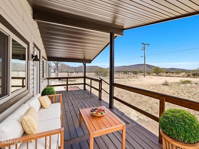 House for sale in Skull Valley