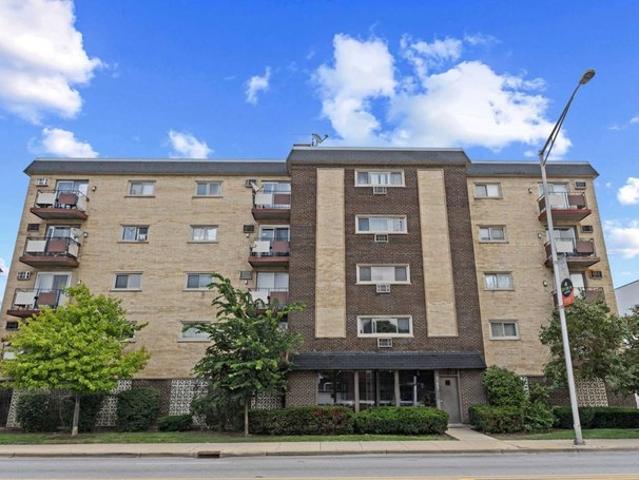 Condo for sale in Berwyn, Illinois