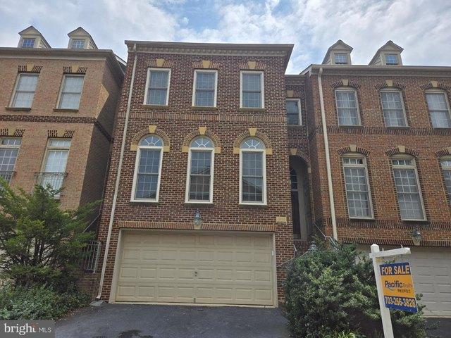 Townhouse for sale in Virginia