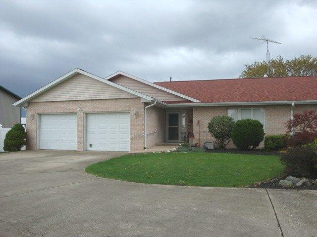 Townhouse for sale in Cissna Park, Illinois