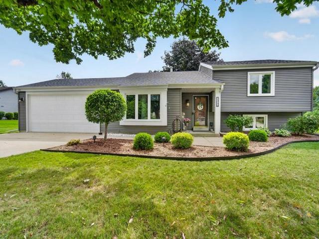 House for sale in Pewaukee, Wisconsin