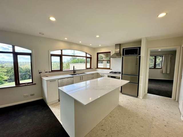 House for rent in Paremoremo