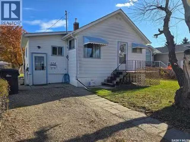 House for sale in Weyburn, Saskatchewan