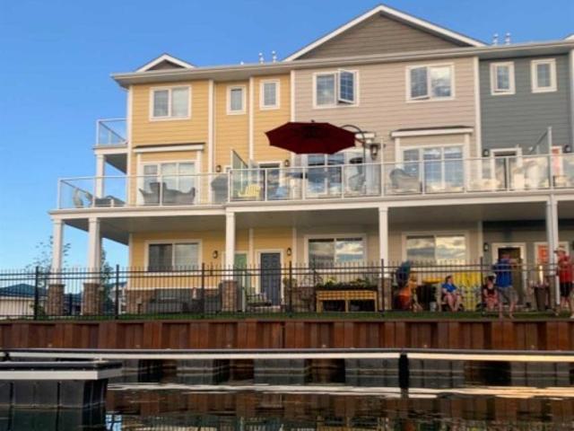 Townhouse for sale in Sylvan Lake, Alberta