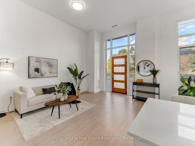 Condo for sale in Uptown, Mississauga
