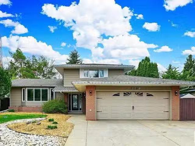 House for sale in Wedgewood, Alberta