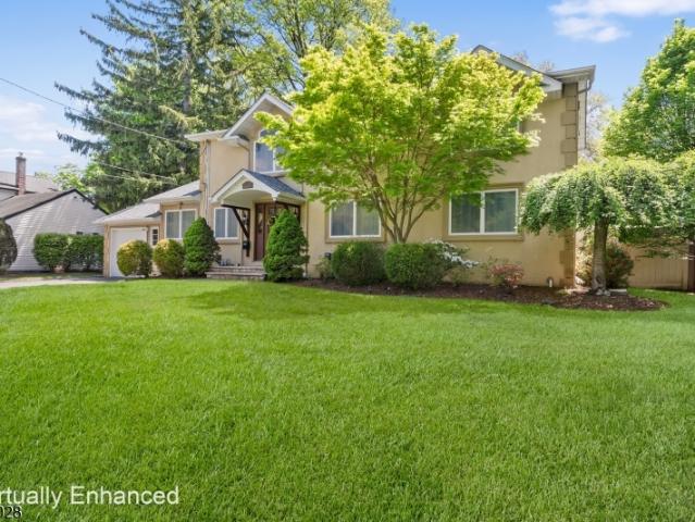 House for sale in Paramus, New Jersey