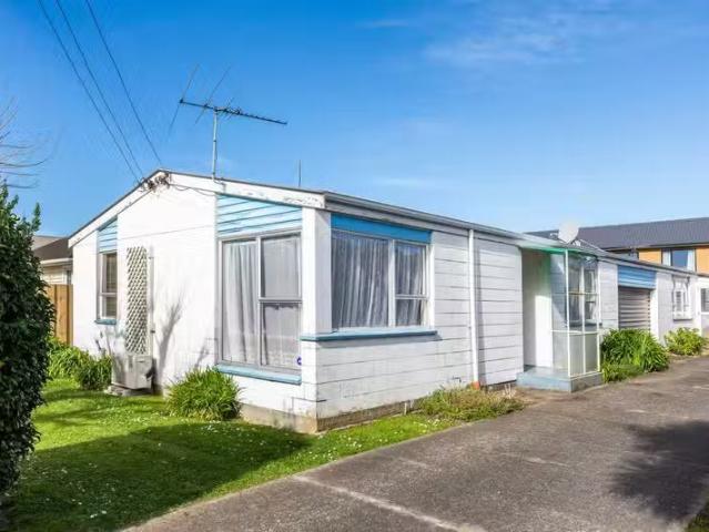 House for sale in Chaslands, Canterbury