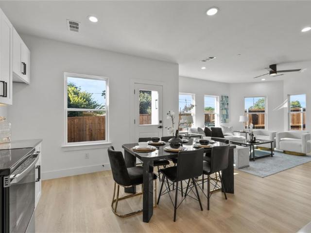 Townhouse for sale in Grand Prairie, Dallas County