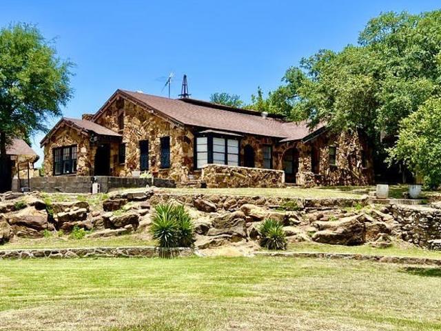 House for sale in Jacksboro, Texas