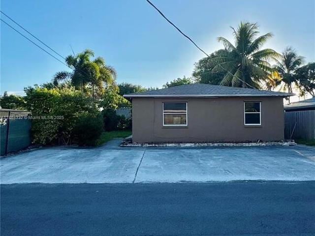 Duplex for sale in Hallandale