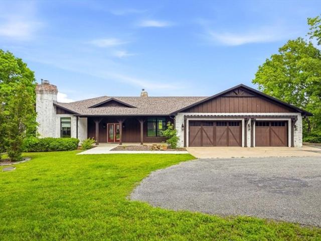 House for sale in Stone, Missouri