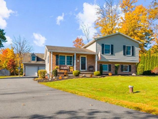 House for sale in Bechtelsville, Berks County