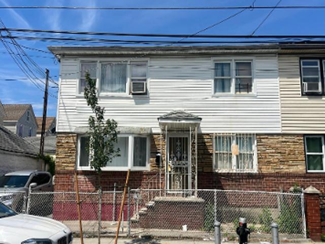House for sale in Queens, Arverne
