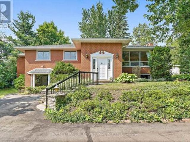 House for sale in Ontario