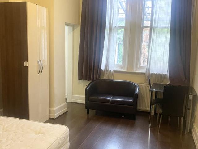 Studio for rent in London Borough of Ealing, Greater London
