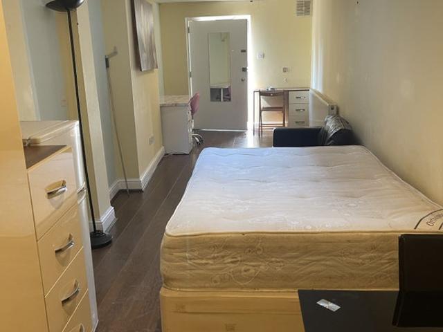 Studio for rent in London Borough of Ealing, Greater London