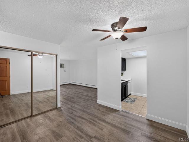 Condo for sale in Golden Ridge Condominiums, Golden