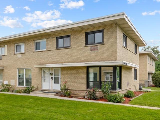 Townhouse for sale in Mount Prospect, Illinois