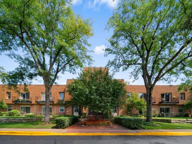 Condo for sale in Highland Park, Illinois