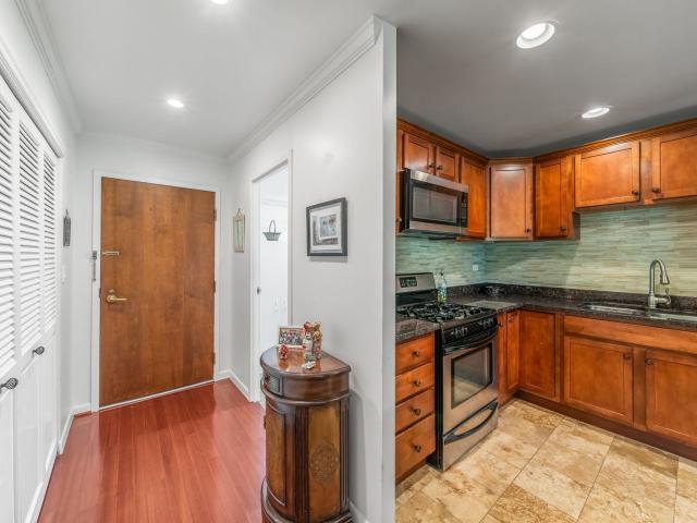 Condo for sale in Highland Park, Illinois