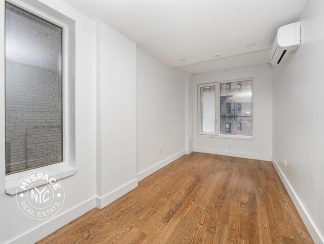 Room for rent in Gravesend, New York