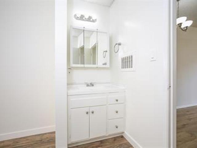 Apartment for rent in Canoga Park, California