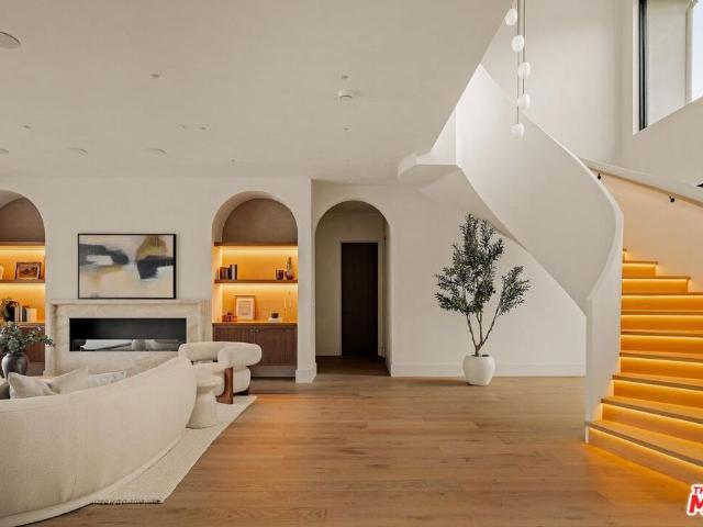 House for sale in Studio City Neighborhood Council District, Canoga Park