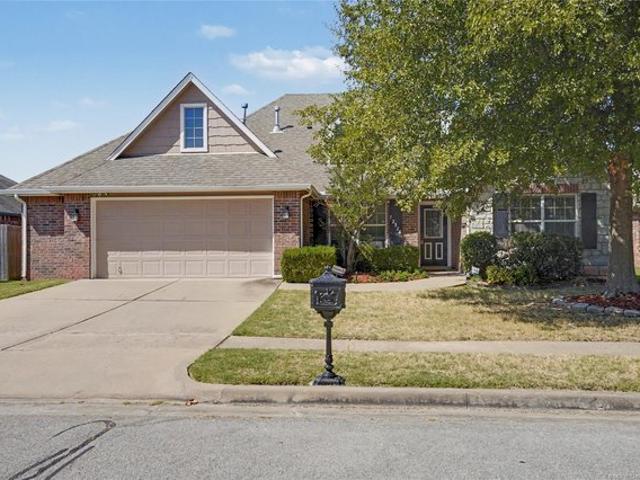 House for sale in Yorktown, Jenks