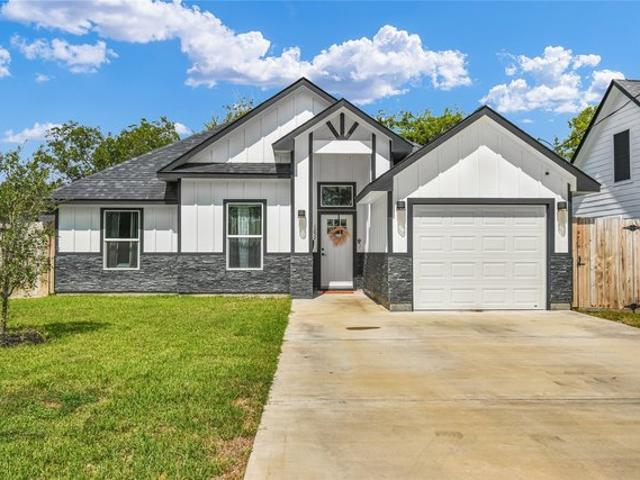House for sale in Clute, Brazoria County