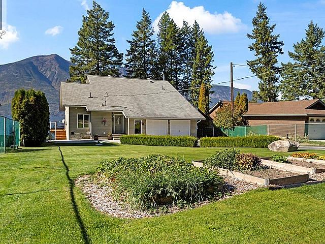 Condo for sale in Sirdar, British Columbia