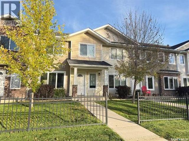 Townhouse for sale in Rosemont, Regina