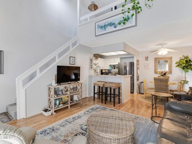 Townhouse for sale in Simi Valley, California