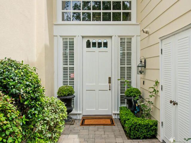 Townhouse for sale in Canoga Park, California