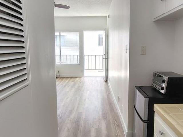 Apartment for rent in Canoga Park, California
